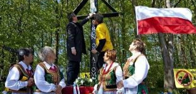 Antyatomowy krzyż stanął w Gąskach