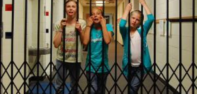 W polskich szkołach liczy się coraz bardziej bezpieczeństwo niż edukacja