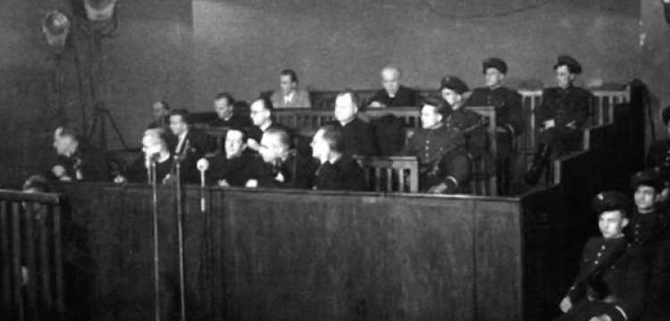 "Śledczy od kurii krakowskiej pod sąd!"