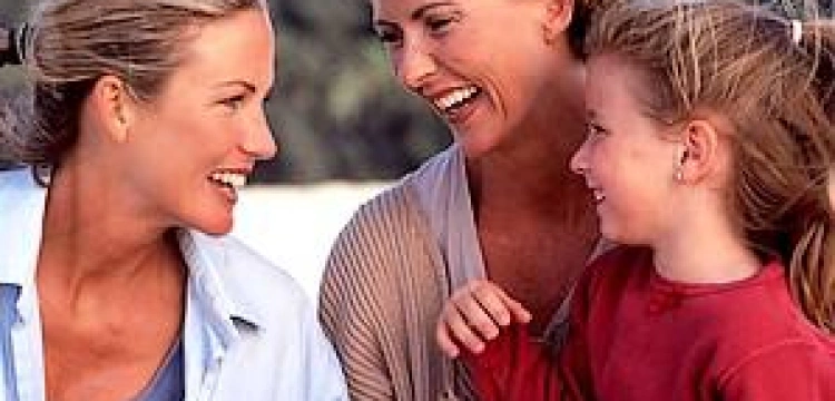 Brytyjscy "naukowcy" jak Frankenstein? Pracują nad połączeniem komórek od dwóch matek i jednego ojca