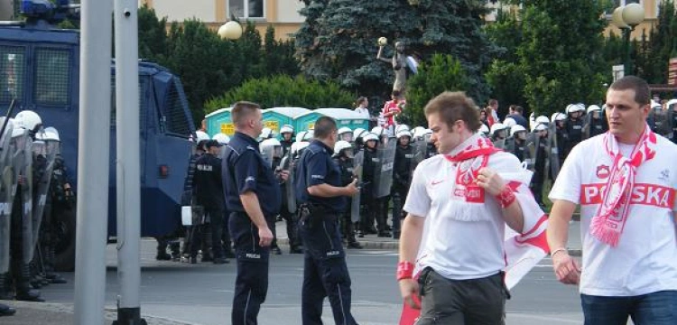 Kibole w Warszawie zemścili się za Katyń?