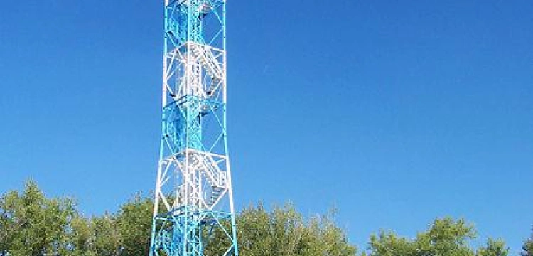 Szlachetny mit Wieży Spadochronowej