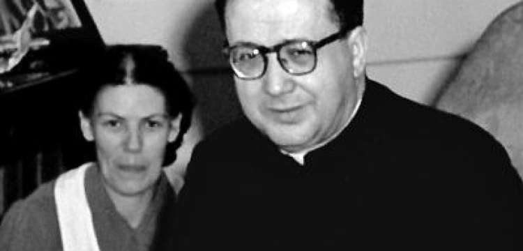 Dora, specjalistka od utrzymania domu w drodze na ołtarze