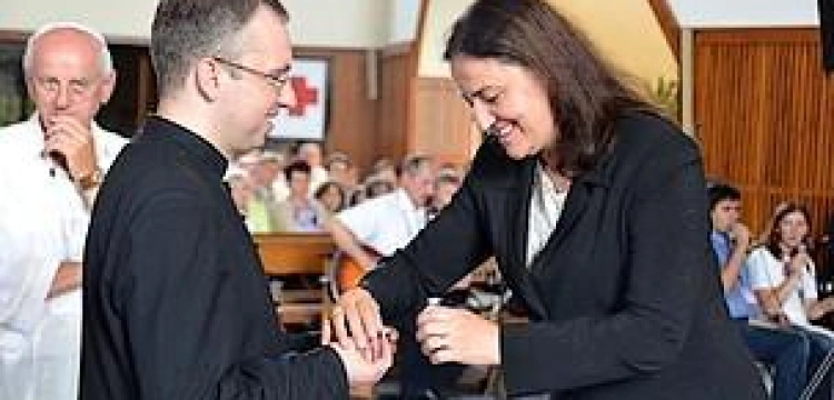 Słynna mistyczka już za kilka dni w Polsce. "Nie skupiamy się na duchowych fajerwerkach"