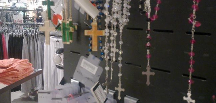 Budziaszek dla Fronda.pl: Różańce w odzieżowym sklepie w Złotych Tarasach? Nie potępiam tych, którzy je tak sprzedają