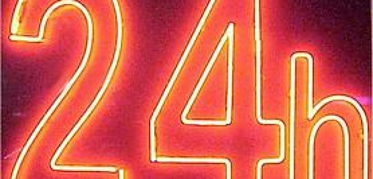 Księża czekają 24/h na twój telefon. &quot;Jeśli sprawa wymaga osobistej interwencji, to wsiadam w samochód i jadę&quot;