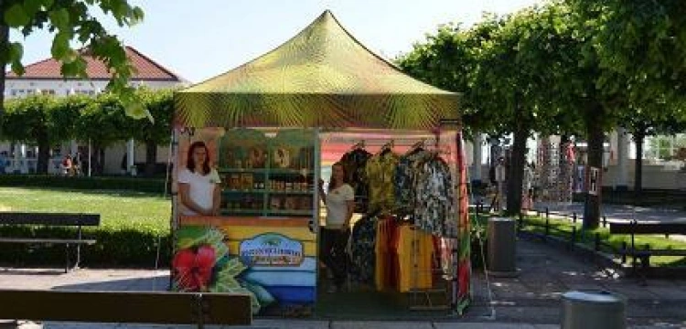 Stragan Wojciecha Cejrowskiego nie podoba się władzom Sopotu. "Jest za kolorowy, szpeci miasto"