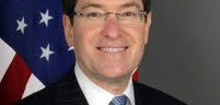 Amerykański ambasador krytykowany za poparcie gejowskiego festiwalu