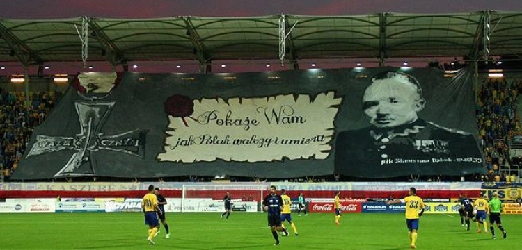 Kibice Arki Gdynia oddali hołd niezłomnemu obrońcy Oksywia