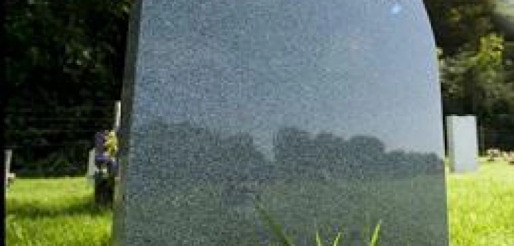 Interaktywne groby, czyli kody kreskowe na cmentarzach