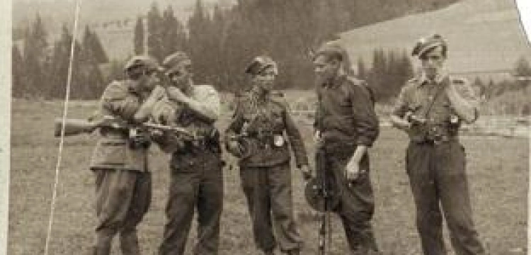 „Może dzięki podziemiu zbrojnemu udało się ocalić Kościół”