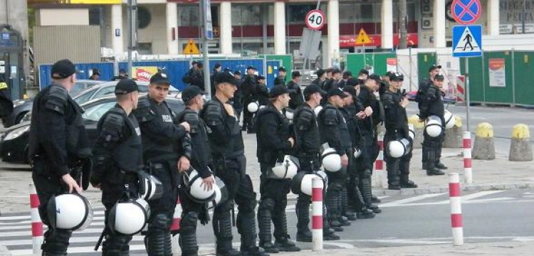 "Obudź się, Polsko!": Policja w gotowości. Zobacz zdjęcia!
