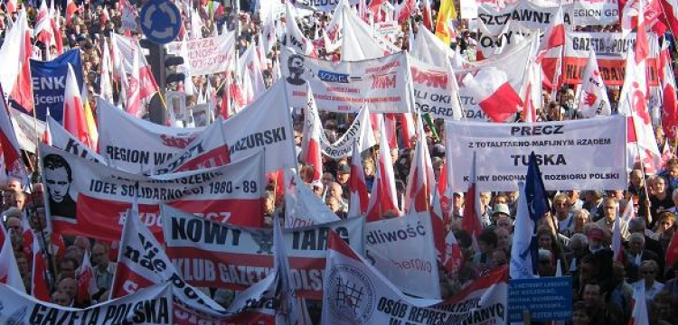 Fronda TV: Marsz „Obudź się Polsko”: „Telewizji Trwam nie oddamy wam”