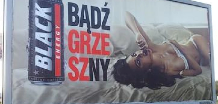 Energy drink i billboardy jak z rozkładówki Playboy'a. Szykuje się kolejny bojkot?