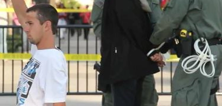 Działanie prezydenta Obamy można nazwać diabolicznym! Aresztuje chrześcijan.... za modlitwę przed Białym Domem. Zobacz film