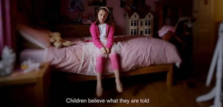 "Jestem głupią, małą s..."