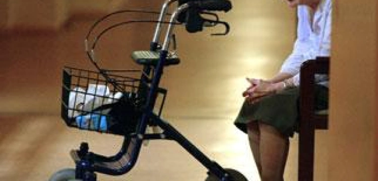 94-latkę usunięto z domu starców, bo zalegała z opłatami! 