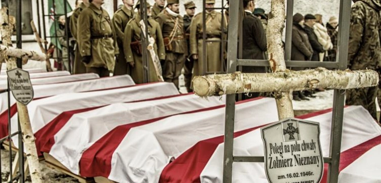 Pierwszy w Polsce pogrzeb Żołnierzy Wyklętych! Nasz fotoreportaż 