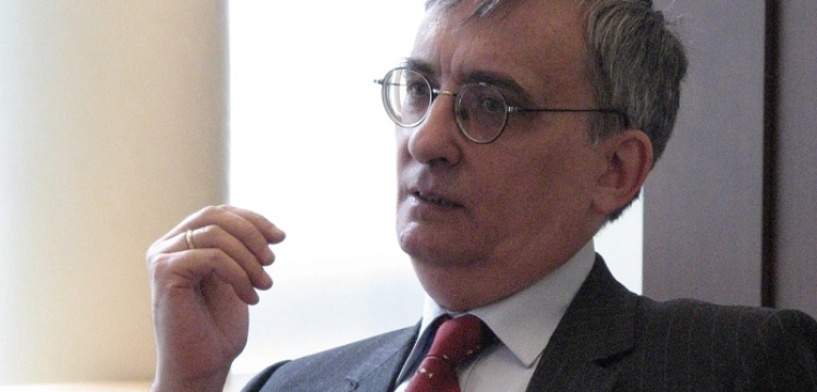 Prof. Bartyzel: Franciszek próbuje dostosować Kościół do świata