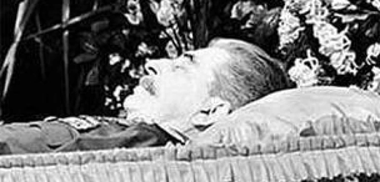 Stalin umierał w kałuży moczu