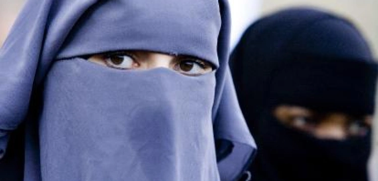 Kultura islamu wysoko ceni poniżanie białej kobiety
