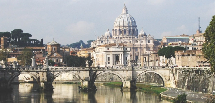 Sekretarz synodu: obrady przebiegały po myśli papieża