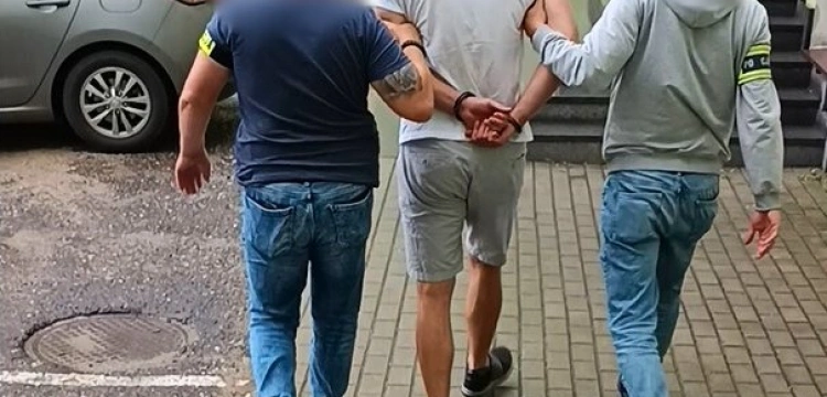 Oszustwa „na legendę”. 39-latek, który miał wyłudzać pieniądze od seniorów zatrzymany