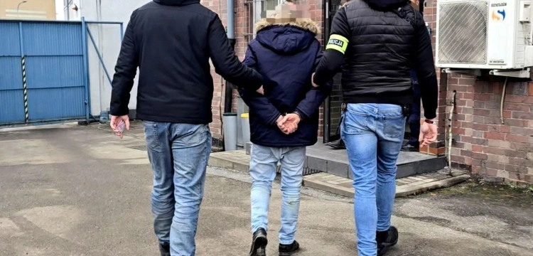 Oszustwo „na policjanta”. Zatrzymano „odbieraka”, który podszywał się pod funkcjonariusza