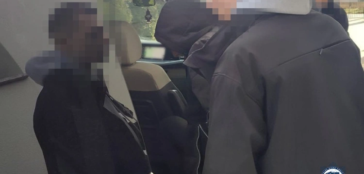 Atakował strony internetowe z całego świata. 20-latek w rękach policji