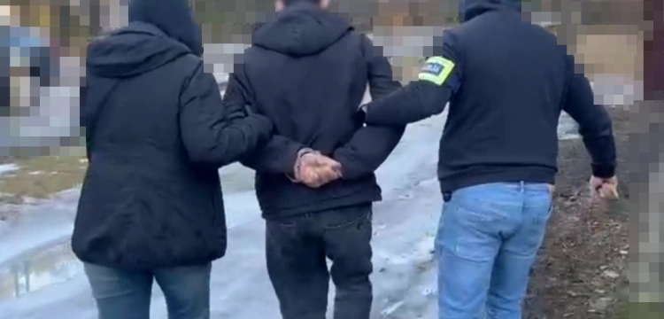 Brutalne pobicie na stacji paliw w Warszawie. Policja zatrzymała obywateli Tadżykistanu