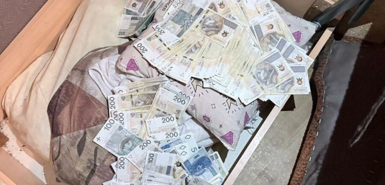 „Na policjanta”, „na wypadek”. Rozbito gang, który okradał seniorów