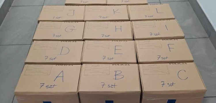 100 kg kokainy w naczepie. Dwie osoby zatrzymane, grozi im 20 lat odsiadki