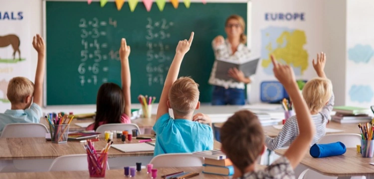 Jak szybko poprawić oceny w szkole? 7 skutecznych strategii dla uczniów od BUKI [Materiał promocyjny]