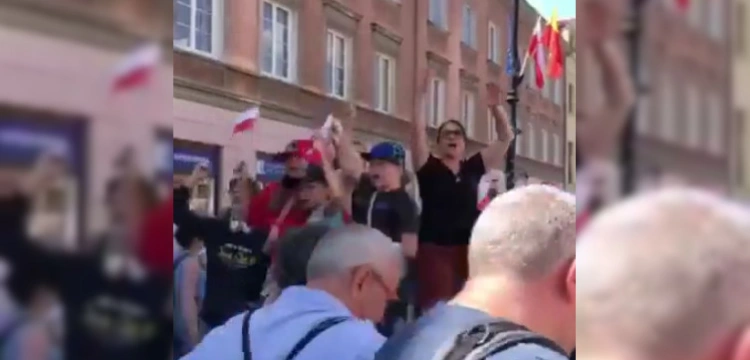 „PiS do piekła”. Takie hasła na marszu Tuska skandowały... dzieci