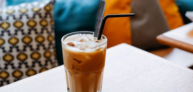 Kawa mrożona w domu - jak przyrządzić ten pyszny napój?