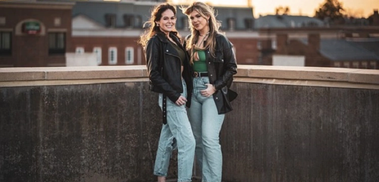 Kurtka bejsbolówka damska - wygodny strój w swobodnym stylu