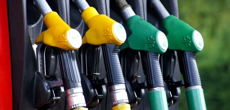 Jakie są sposoby na oszczędzanie paliwa podczas jazdy? [Materiał promocyjny]