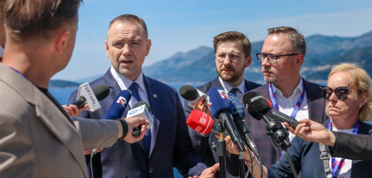 Nawrocki wręczy Order Orła Białego Andrzejowi Poczobutowi