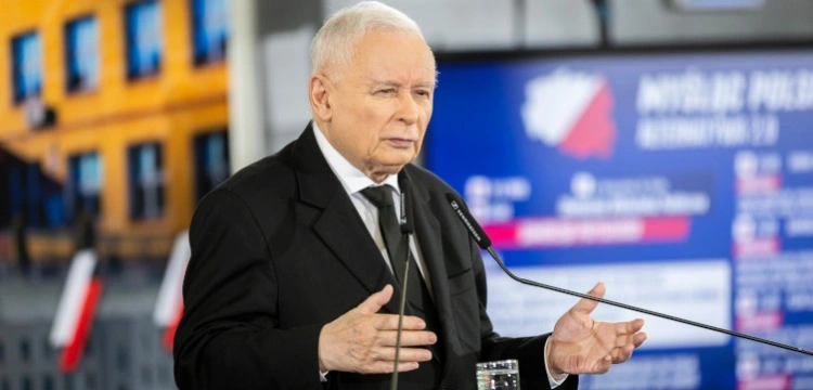 „Jedynym zabiegiem były porody”. Prezes PiS mocno o VIP-owskim SOR-ze dla polityków KO