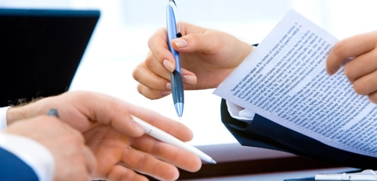 Operat szacunkowy mieszkania a wycena domu: różnice w podejściu rzeczoznawcy, dokumenty, typowe pułapki [Materiał promocyjny]