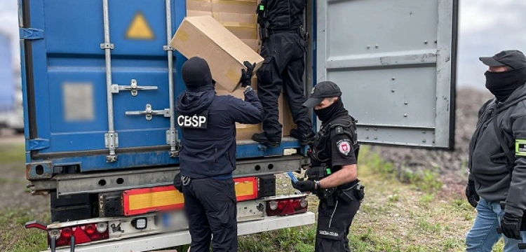Cela plus! Przejęto prawie 33 mln nielegalnych papierosów