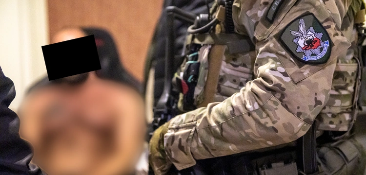 Cela plus: Produkcja i handel sterydami. 7 osób w rękach policji