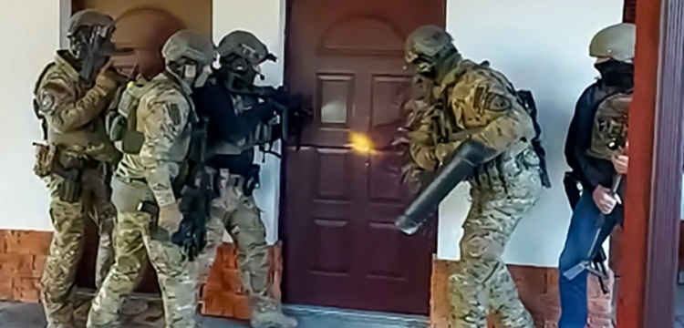 Cela plus: Gang okradał podróżnych w pociągach dalekobieżnych. Dwie osoby zatrzymane