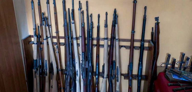 Cela plus: Mocny cios policji w rynek nielegalnej broni. Przejęto 134 jednostki broni