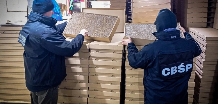 Cela plus: Fabryka nielegalnych papierosów zlikwidowana. 4 osoby z zarzutami