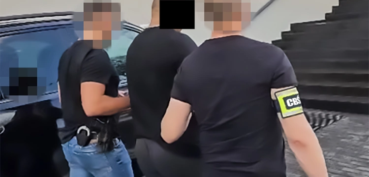 Cela plus: Rozbito „gang podatkowy”. O zbrodnię fakturową podejrzanych jest 5 osób