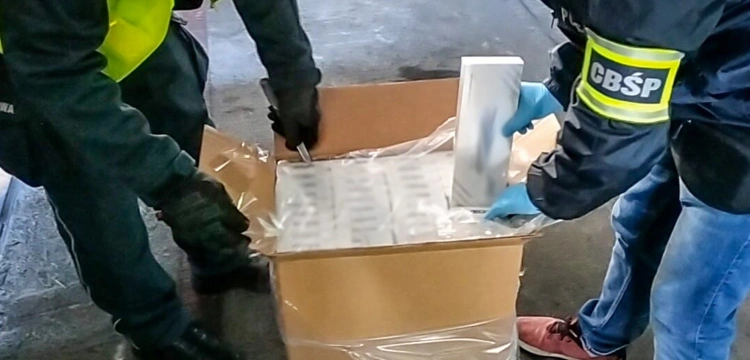 Cela plus: Przejęto 37 mln sztuk „lewych” papierosów. Zlikwidowany szlak przemytniczy