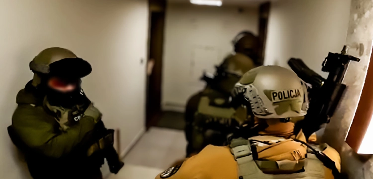 Rozbicie gangu paserów, zatrzymano 5 osób. Części samochodowe były warte 40 mln złotych