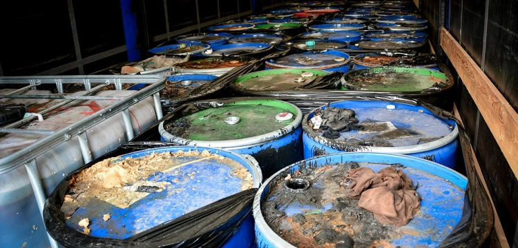 Nielegalnie składowali dziesiątki tysięcy ton groźnych odpadów. Kolejne osoby w rękach policji