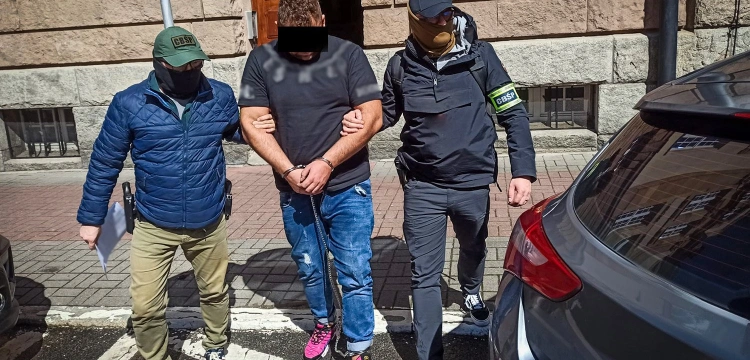 Czerpali korzyści z nierządu. Członkowie gangu wpadli w ręce policji